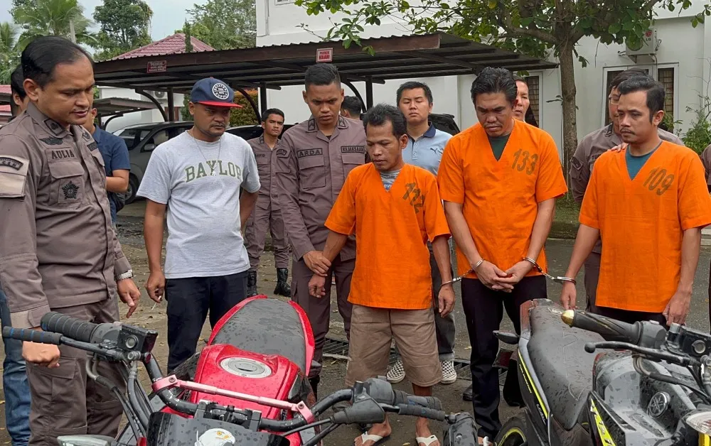 Sekdes, Kadus dan Bendahara Gampong Sah Raja Aceh Timur diserahkan ke Jaksa 