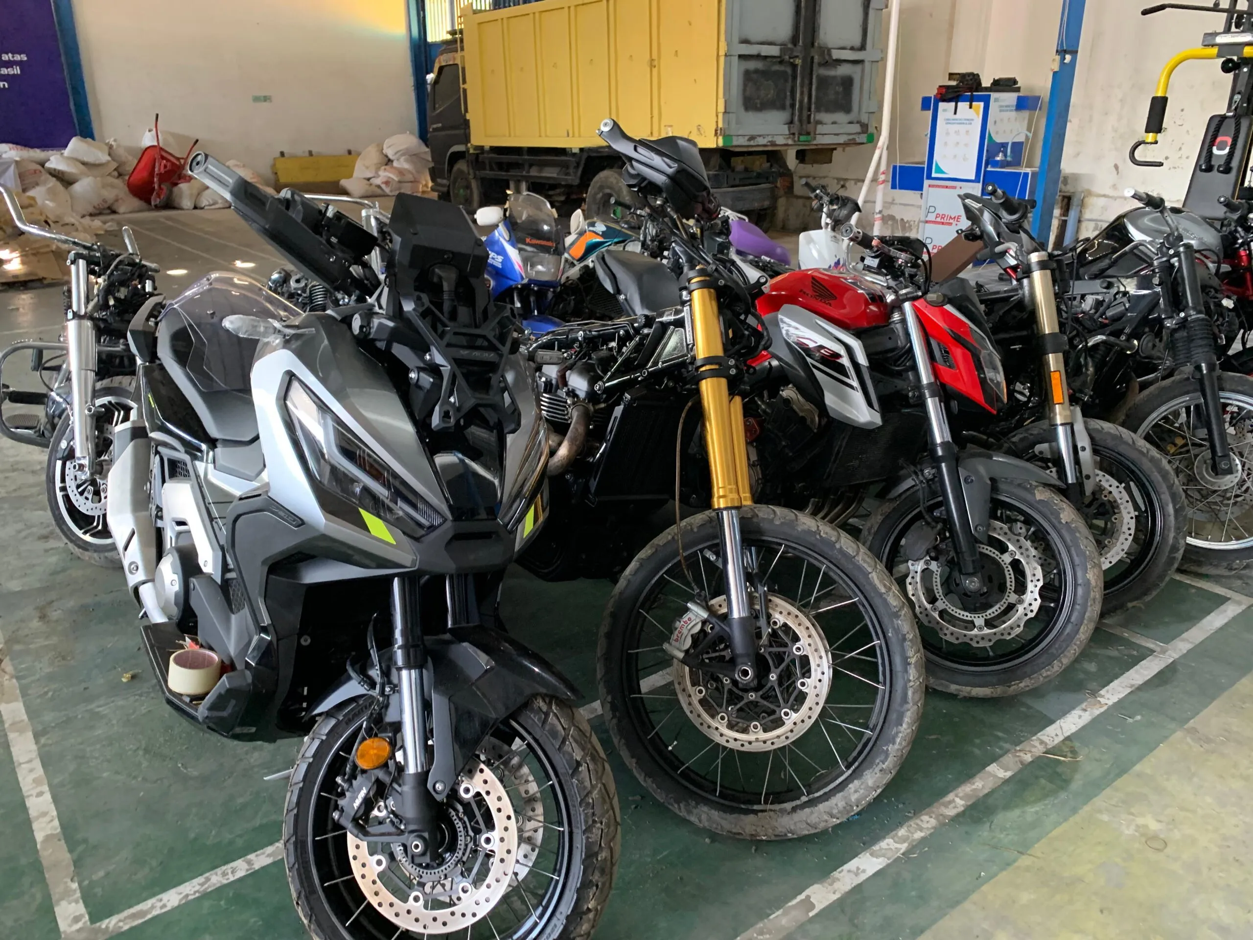 Bea Cukai Amankan Belasan Unit Motor, Onderdil hingga Hewan Selundupan asal Thailand