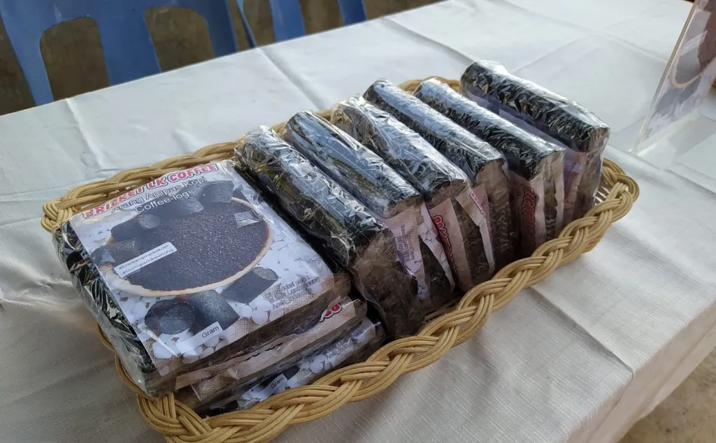 Briket, bahan bakar alternatif dari ampas kopi produksi Gampong Lamkeunung Aceh Besar