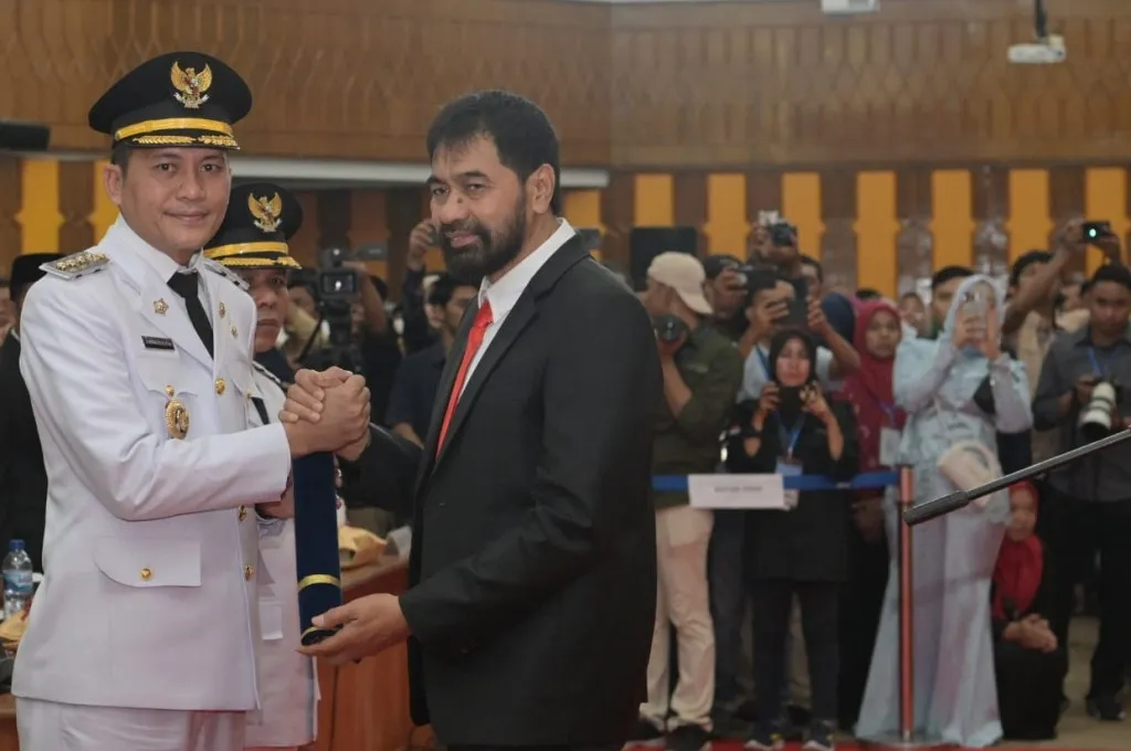 Lantik Bupati dan Wakil Bupati Aceh Selatan, Mualem : Jaga amanah rakyat