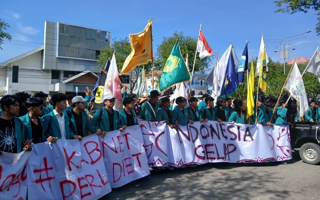 Aksi ‘Indonesia Gelap’, ribuan mahasiswa demonstrasi di Gedung DPR Aceh