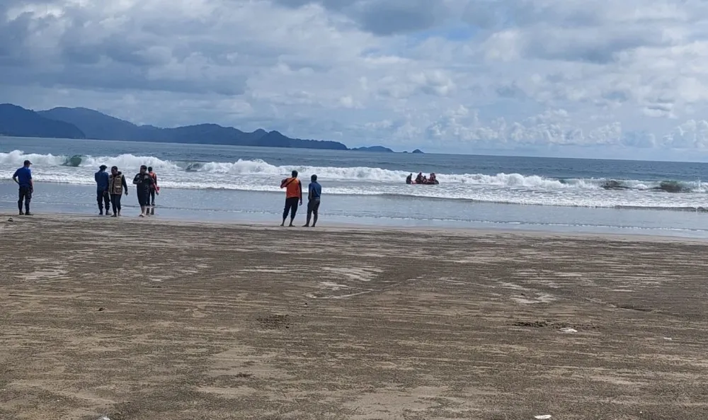 Pemuda Gampong Meunasah Papeun Aceh Besar tenggelam di Pantai Riting