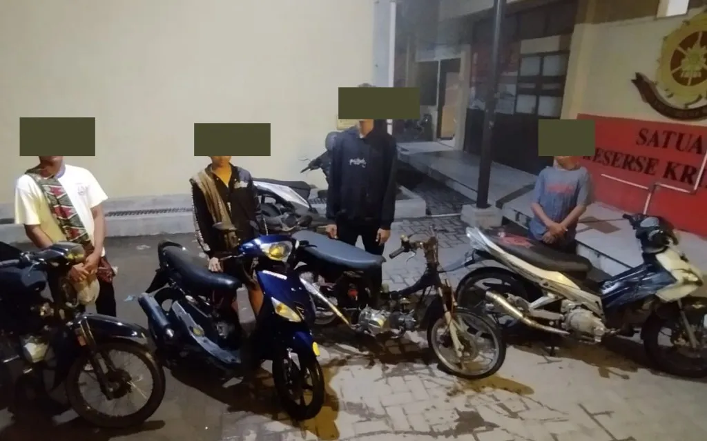 Empat remaja Aceh Besar ditangkap Tim Rimueng Polresta Banda Aceh, diduga aksi balap liar, usai diperiksa dikembalikan ke orang tua