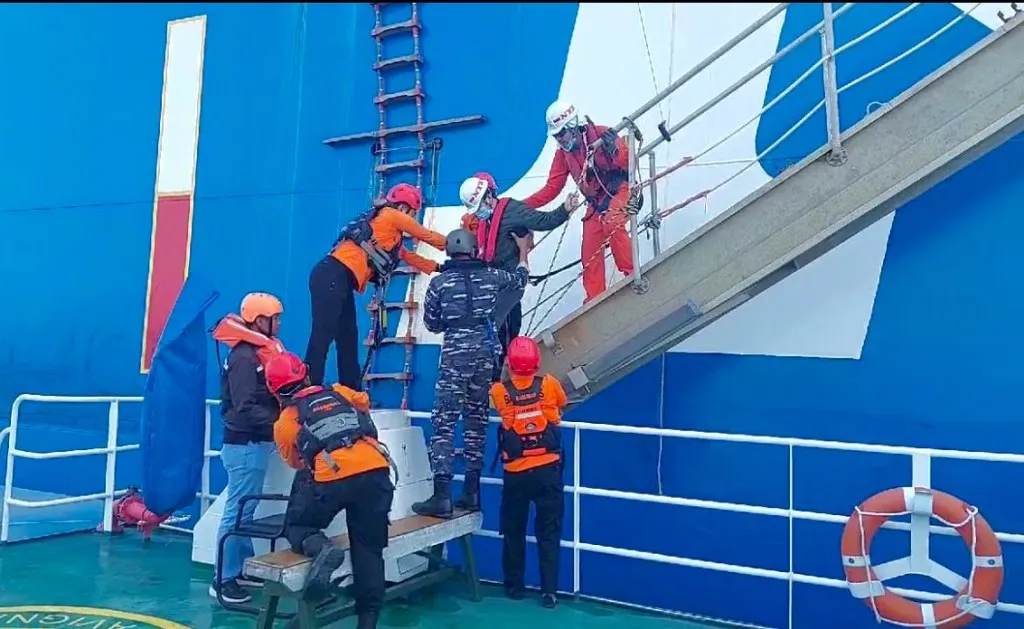 Basarnas Banda Aceh evakuasi Gamos Alexandrei Jon dari Selat Benggala