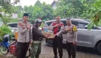Polsek Blang Bintang bagi puluhan paket lebaran ke warga