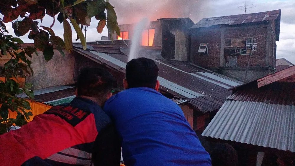 Jelang magrib, tiga rumah di Seutui Banda Aceh hangus terbakar