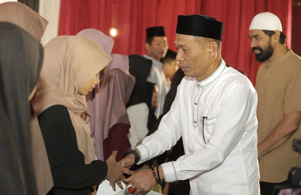 Ketua DPR Aceh hadiri buka puasa akbar dan santunan anak yatim Partai Aceh