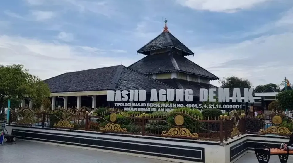 Masjid Agung Demak, dibangun abad ke-14, begini sejarahnya