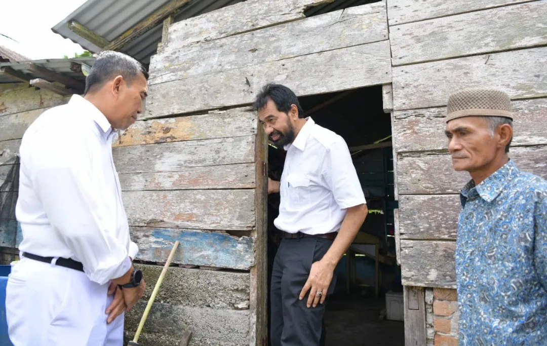 Di Simeulue, Mualem cek data warga penerima rumah layak huni Pemerintah Aceh