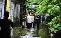 Kunjungi korban banjir Bekasi, Prabowo minta kementrian perbaiki tata ruang lingkungan