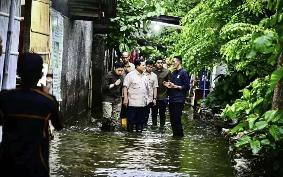 Kunjungi korban banjir Bekasi, Prabowo minta kementrian perbaiki tata ruang lingkungan