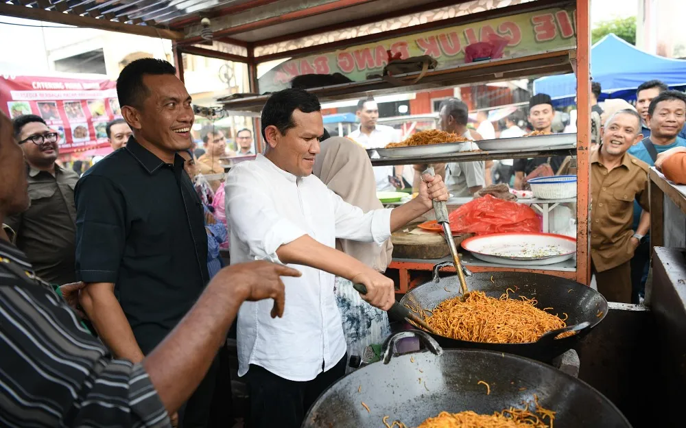 Datangi pasar takjil di Banda Aceh, Wagub Fadhlullah ajak warga borong makanan dan minuman produksi UMKM