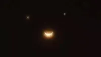 Malam ini ada fenomena bulan tersenyum, ayo saksikan
