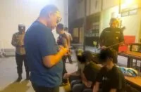 Tiga anggota Satuan Remaja Malam, genk remaja di Banda Aceh ditangkap polisi karna tawuran