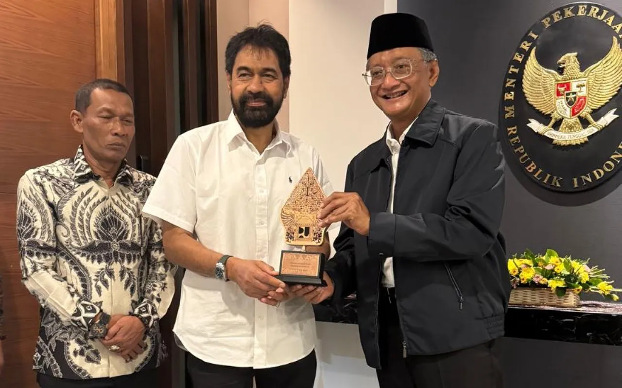 Ketua DPR Aceh Zulfadhli dampingi Mualem temui Menteri PU