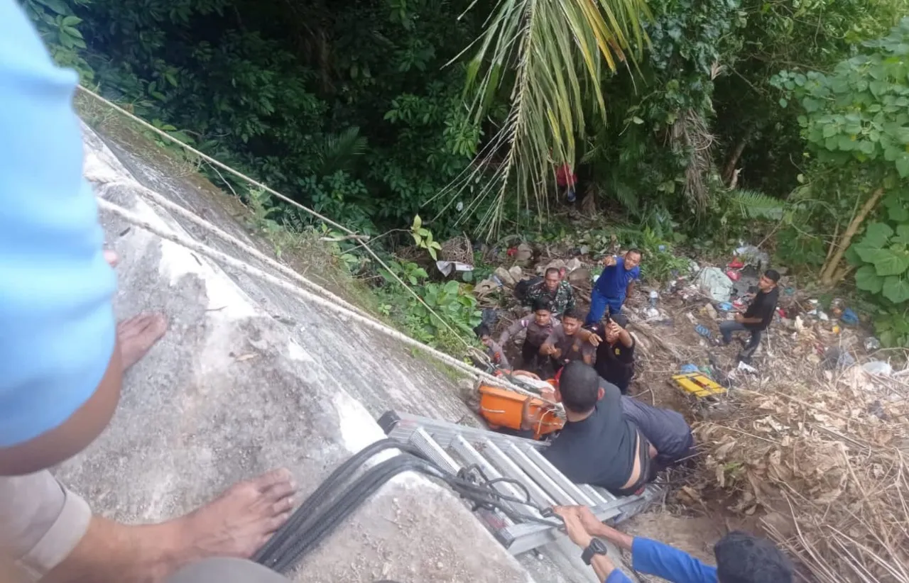 Mobil wisatawan di Sabang terjun ke jurang sedalam 20 meter, satu orang meninggal dunia