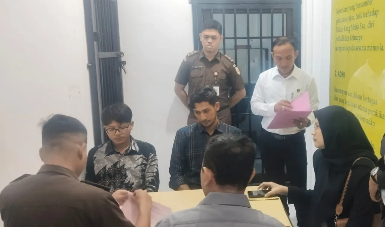 Enam tersangka pelaku penganiayaan RD hingga meninggal dunia dalam kasus dugaan mesum di Banda Aceh diserahkan ke jaksa