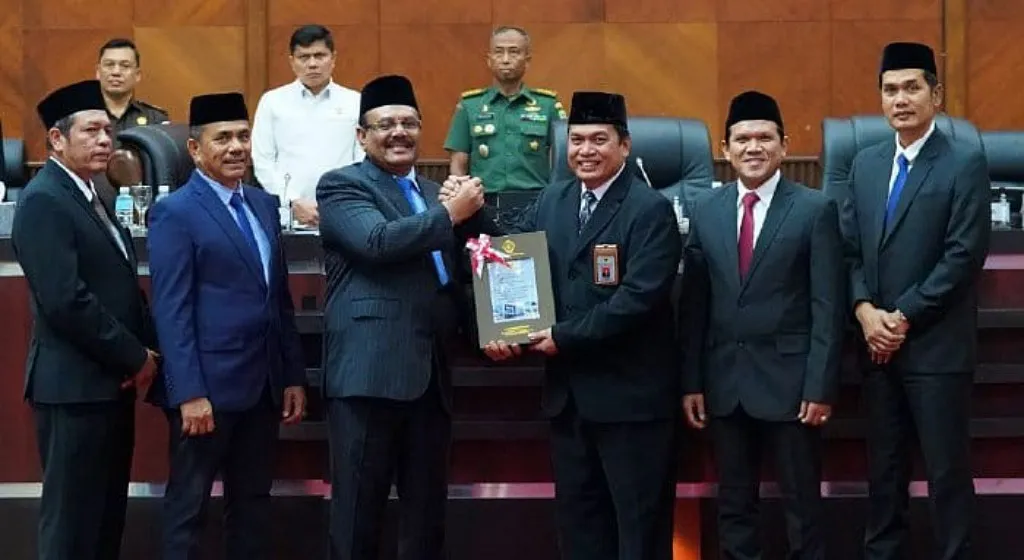 Wakil Ketua DPR Aceh Ali Basrah pimpin paripurna LHP BPK RI tahun anggaran 2024