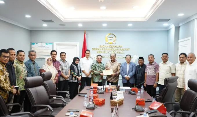 DPR Aceh serahkan dokumen draft final revisi UUPA ke BK DPR RI
