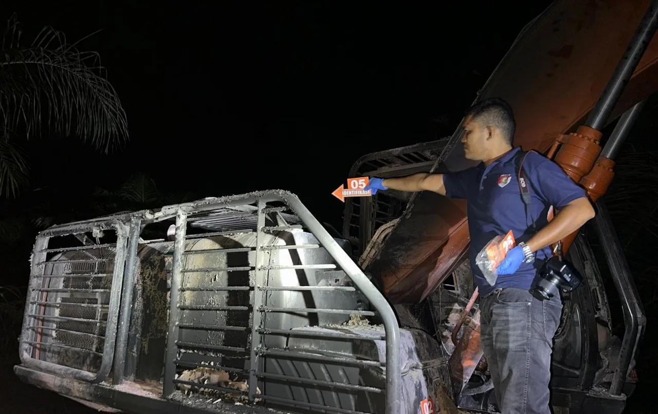 Alat berat PT Satya Agung terbakar di Aceh Utara
