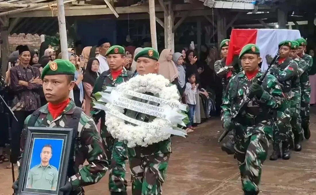 Kopda Eri Dwi Priambodo, korban ledakan gudang amunisi di Garut dimakamkan secara militer di Temanggung