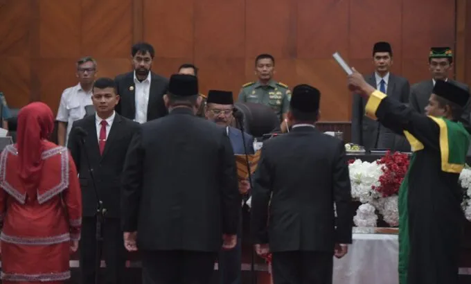 Mualem hadiri pelantikan tiga anggota DPR Aceh pengganti antar waktu dari PA