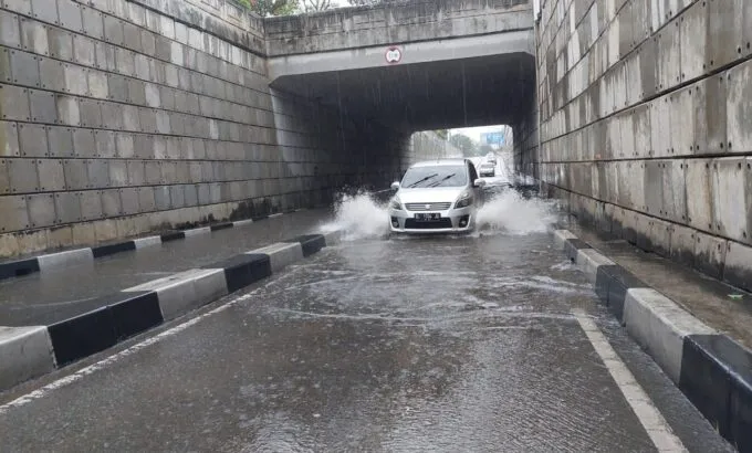 Lalu lintas via Underpass Beurawe Banda Aceh terganggu akibat genangan air