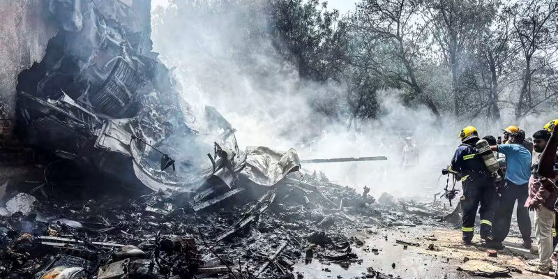 Bawa 242 penumpang, pesawat Air India jatuh