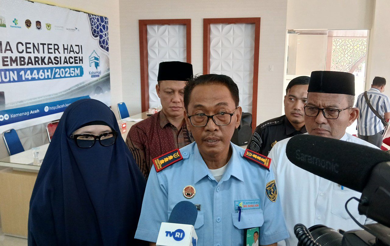 Warga penjemput kepulangan jemaah haji Aceh diminta pakai masker, Kepala BKK : Waspada potensi penularan influenza dan Covid-19