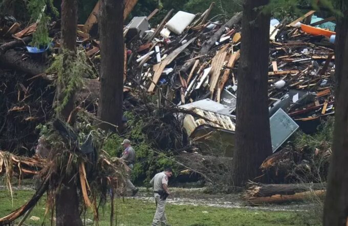 Korban tewas akibat banjir bandang di Texas Amerika Serikat capai 100 orang