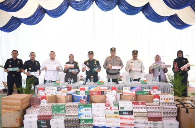 Rokok ilegal senilai Rp365 miliar dimusnahkan di Banda Aceh