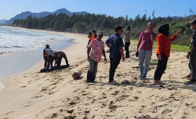 Warga Medan tenggelam di Pantai Lhoknga
