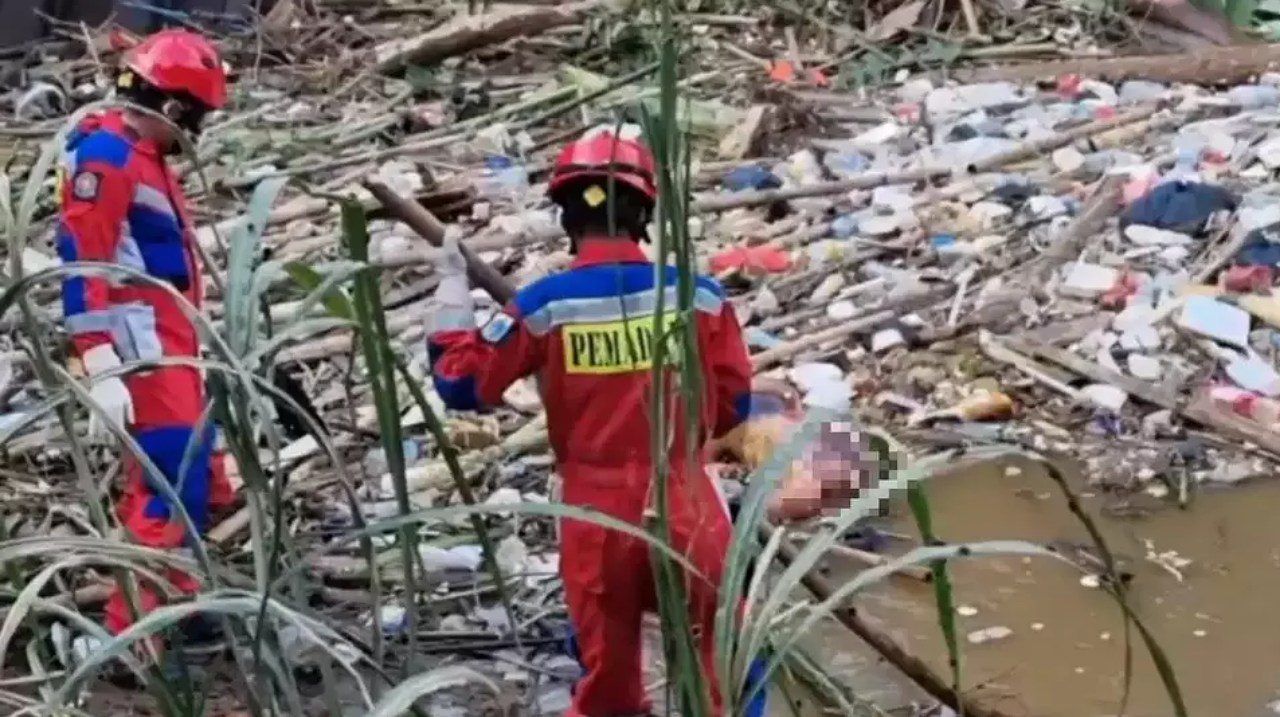 Warga Jaksel dikejutkan temuan jasad tanpa kepala dan alat kelamin di Kali Ciliwung