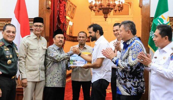 Mualem serahkan usulan pembangunan terowongan Geurutee kepada Menteri PPN/Bappenas