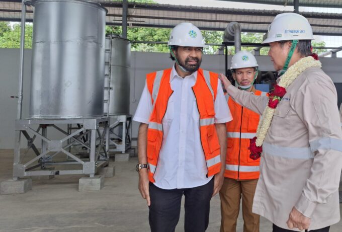 Bersama Hasyim Djoyohadikusumo, Mualem resmikan pabrik karet PT Potensi Bumi Sakti di Aceh  Barat