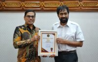 UIN Ar-Raniry Banda Aceh beri penghargaan kepada Mualem
