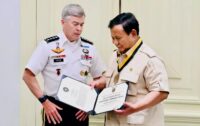 Prabowo dapat medali khusus dari Jenderal Amerika Serikat