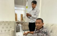 Meski sakit, Abang Samalanga paksa diri temui ribuan demonstran di Gedung DPR Aceh