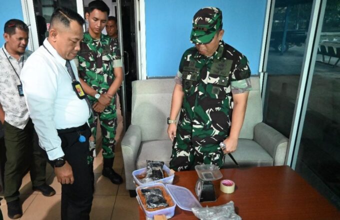 Petugas bandara gagalkan pengiriman sabu yang dikemas dalam makanan khas Aceh