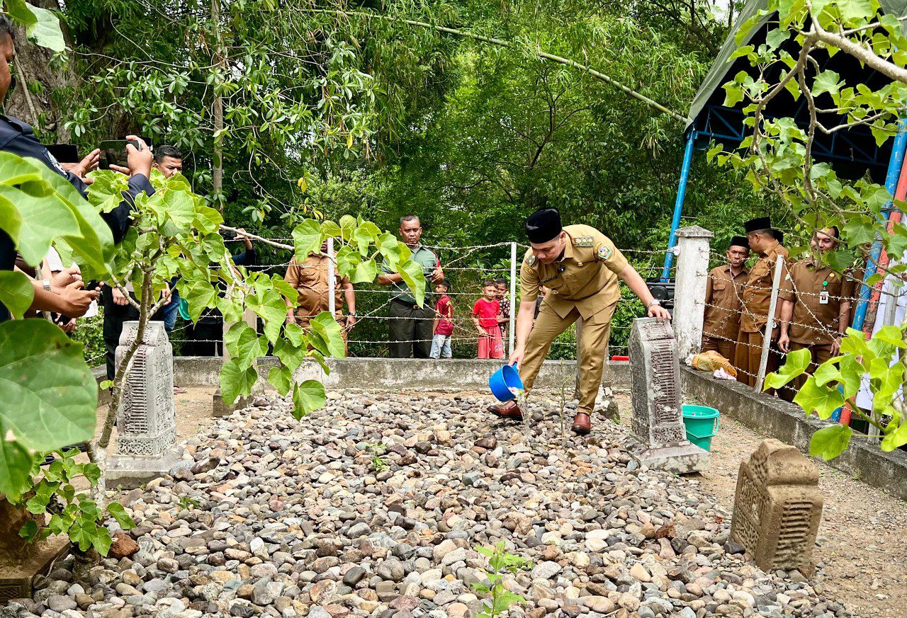 Peringati HUT ke-514, Wabup Pidie ziarah ke makam Raja Pedir