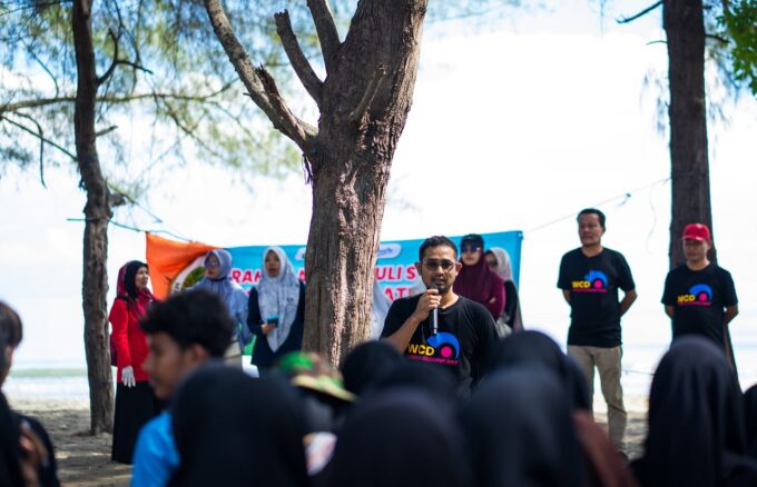 DLH Pidie gandeng Komunitas ANeuk Muda Lambroeh dan ratusan pelajar gelar aksi bersih sampah di tempat wisata