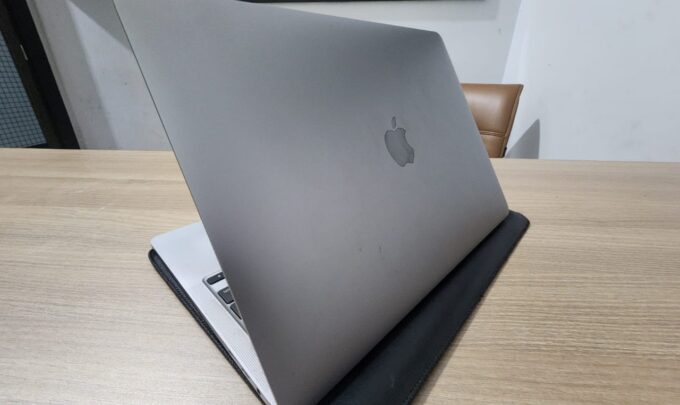 Apple siapkan MacBook Pro, diluncurkan 2026 dengan sistem layar sentuh