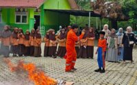 Mahasiswa FT USK perkenalkan K3L bagi siswa SD MIN 42 Aceh Besar