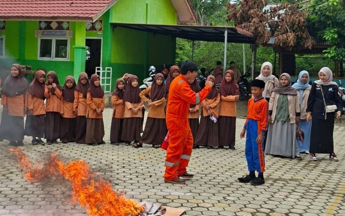 Mahasiswa FT USK perkenalkan K3L bagi siswa SD MIN 42 Aceh Besar