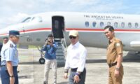 Transit di Bandara SIM Aceh Besar, Menlu Sugiono ngopi barang Sekda M Nasir