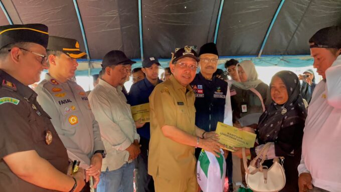 Ahli waris korban meninggal akibat banjir bandang di Pidie Jaya dapat santunan Rp15 juta dari Kemensos RI