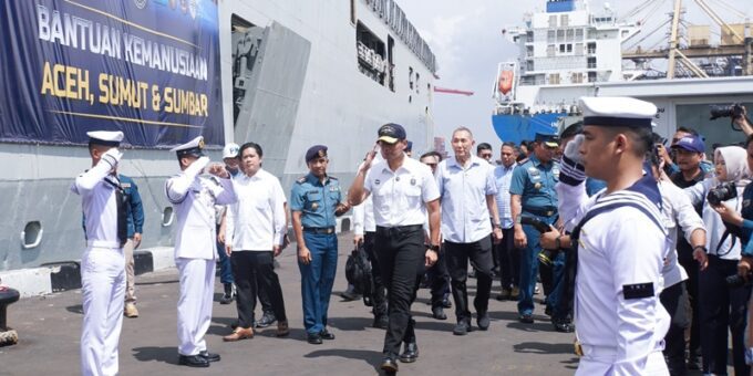 Bawa bantuan, KRI Semarang-594 bertolak dari Jakarta ke Aceh