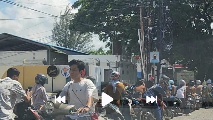 Ribuan kenderaan antri BBM di sejumlah SPBU di Banda Aceh