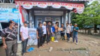 Warga korban banjir bantu korban banjir