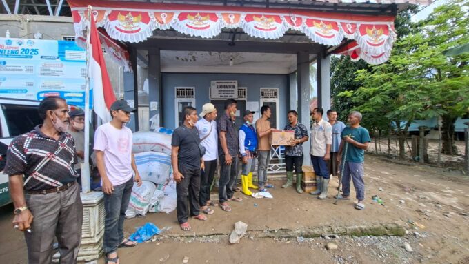 Warga korban banjir bantu korban banjir